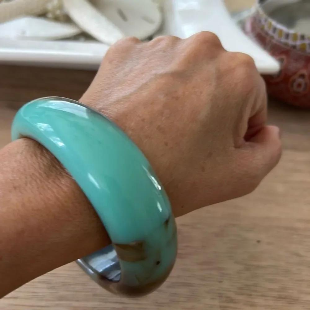 Mod turquoise and brown swirl lucite bangle bracelet